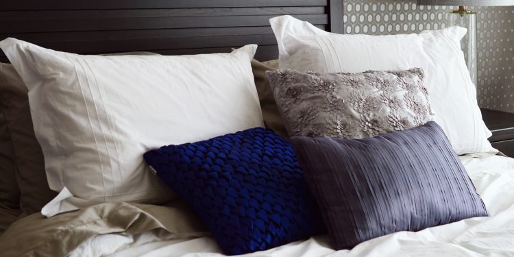Znajdź łóżka drewniane w sieci i ciesz się komfortem!